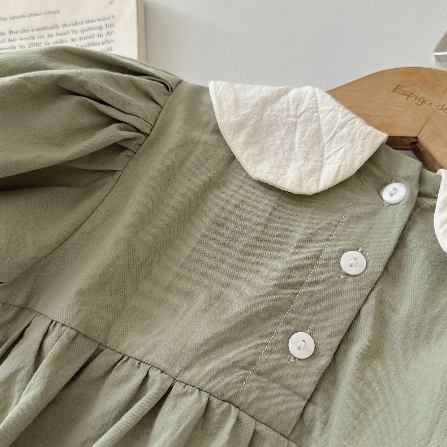 Body niemowlęce z kołnierzykiem i haftem vintage