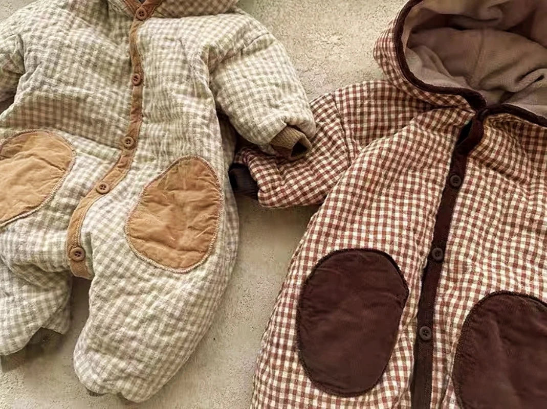 Ciepły kombinezon niemowlęcy – zimowy, pikowany, z kapturem