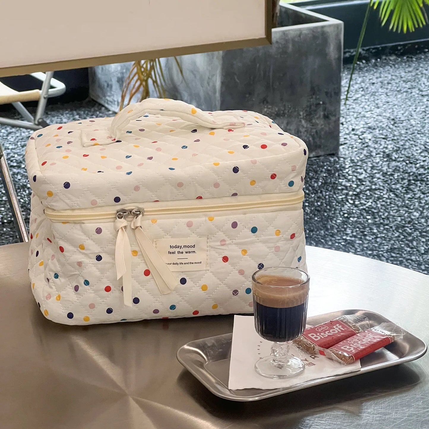 Kosmetyczka organizer pikowana w kolorowe kropki