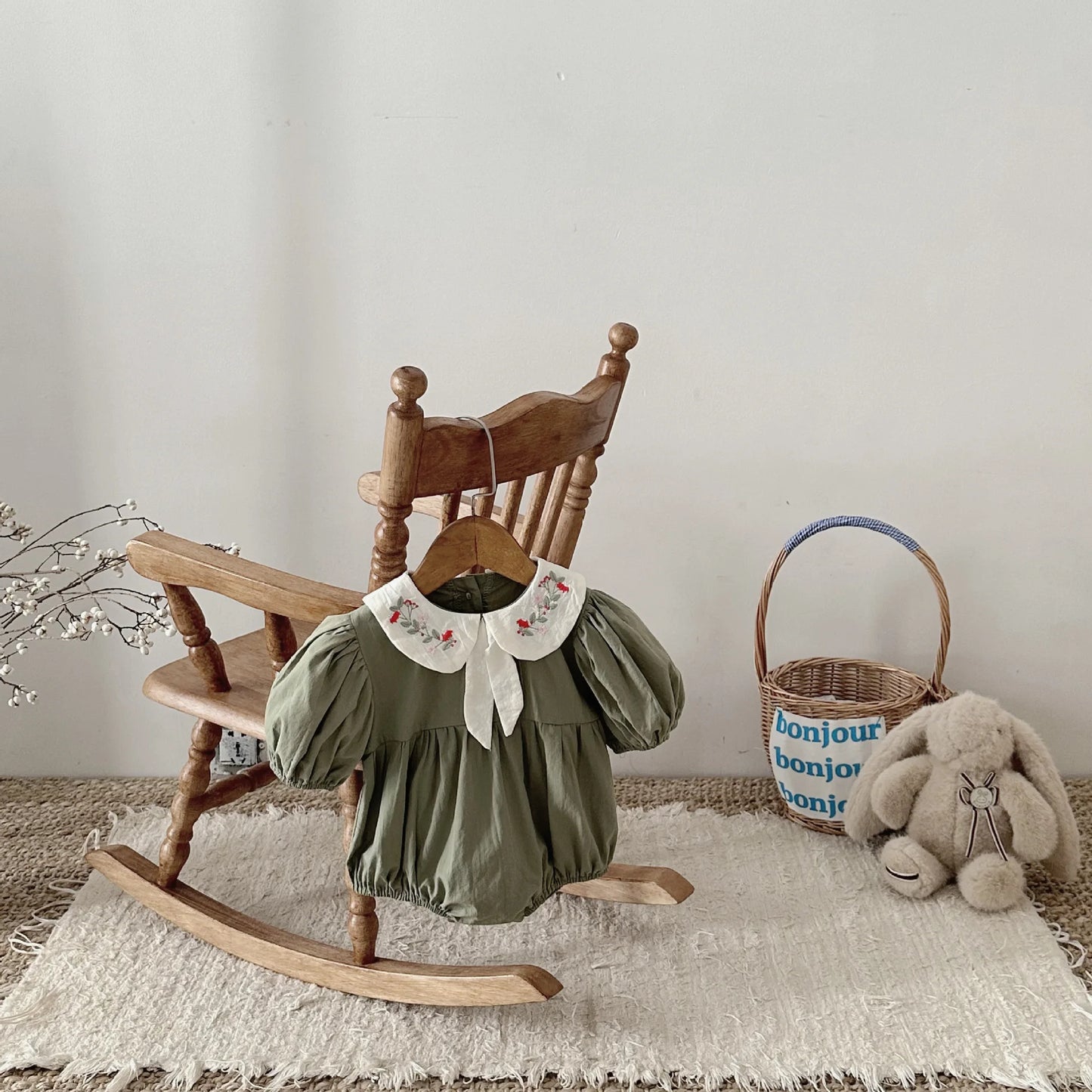 Body niemowlęce z kołnierzykiem i haftem vintage