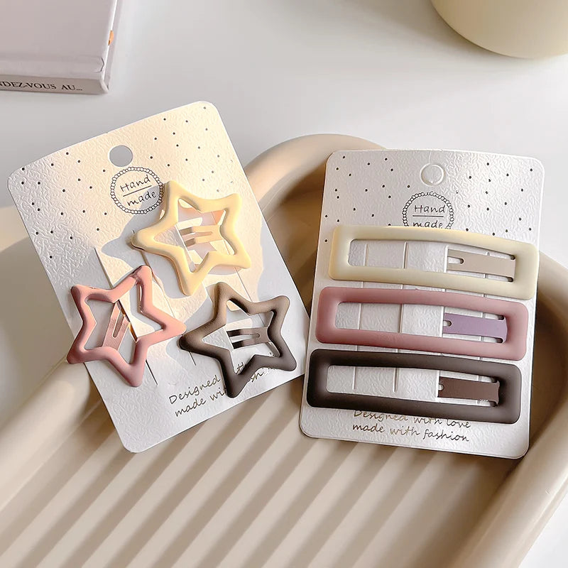 Matowe spinki dla dziewczynek - gwiazdki, serduszka, kwadraty