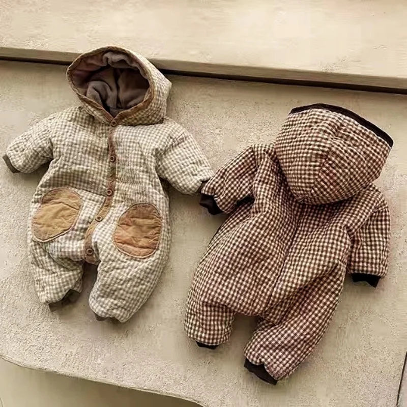 Ciepły kombinezon niemowlęcy – zimowy, pikowany, z kapturem