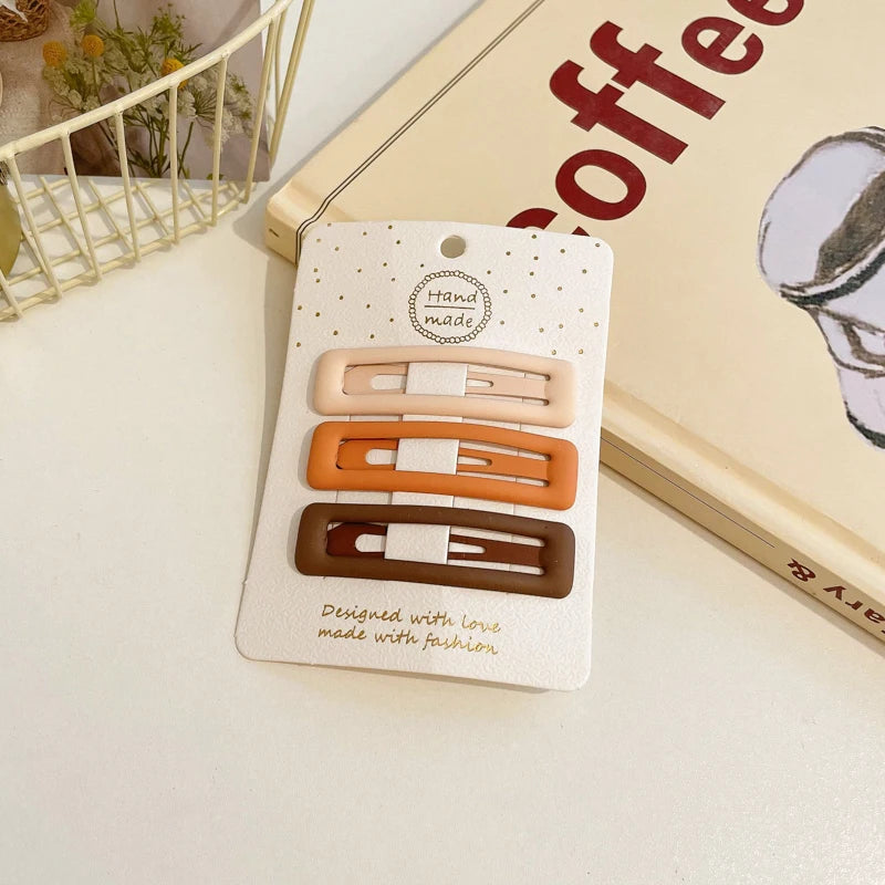 Matowe spinki dla dziewczynek - gwiazdki, serduszka, kwadraty