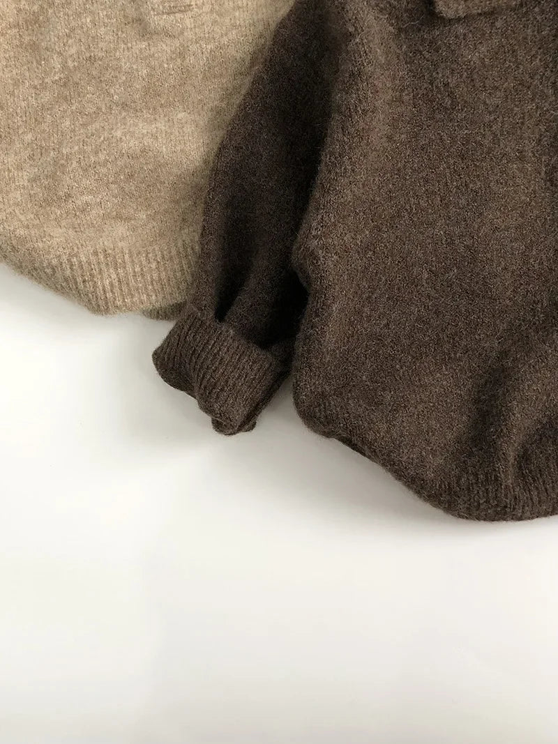 Miękki sweterek niemowlęcy z kołnierzykiem i guzikami – unisex