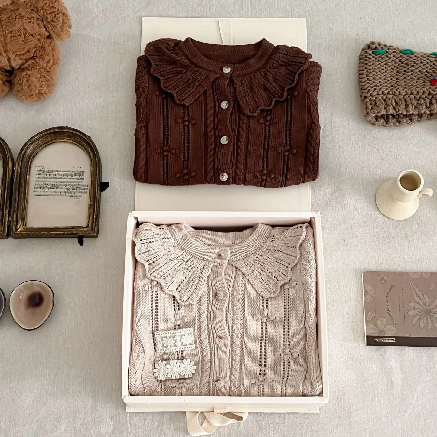 Haftowany kardigan dziewczęcy z kołnierzykiem