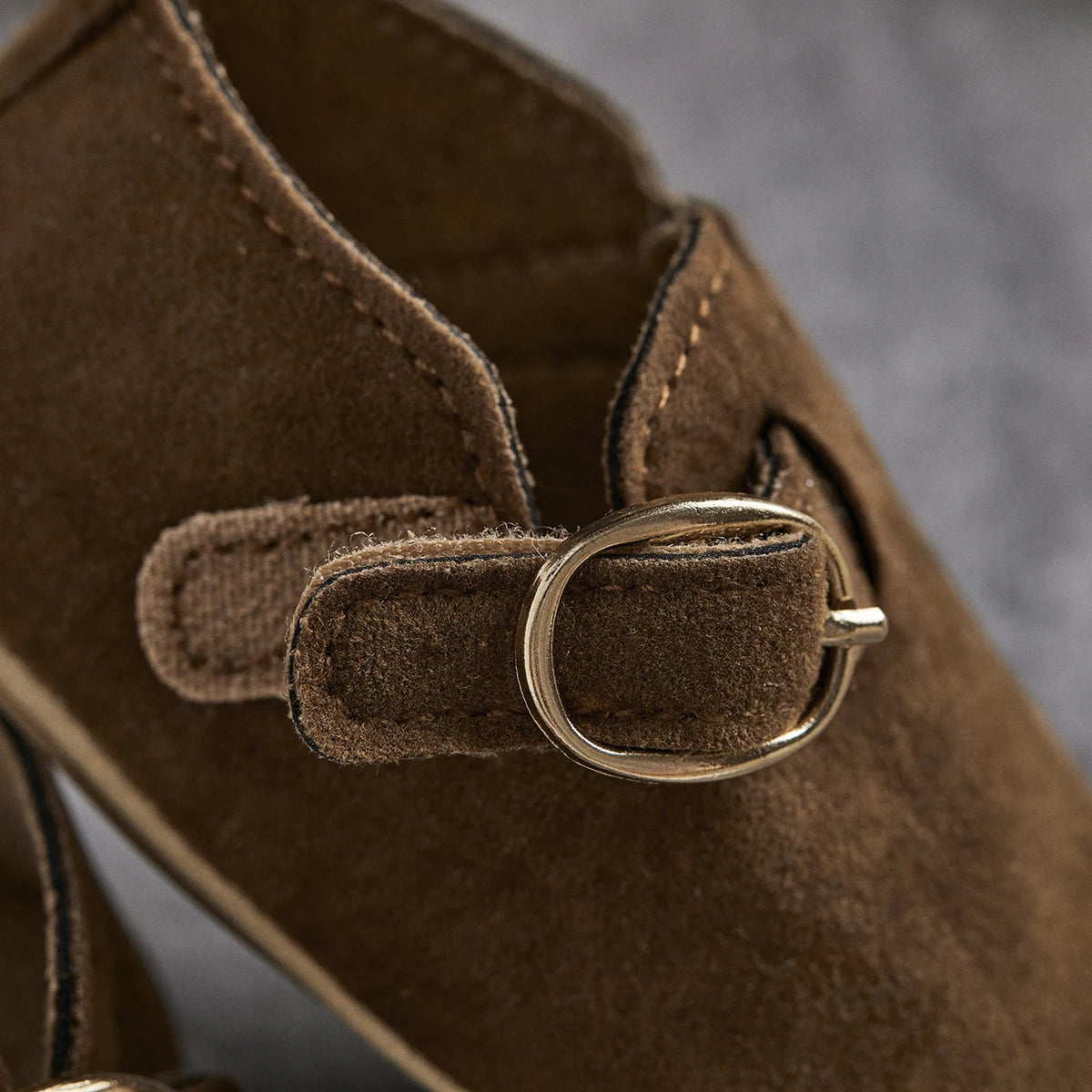 Miękkie, zamszowe buciki niemowlęce niechodki z klamerką