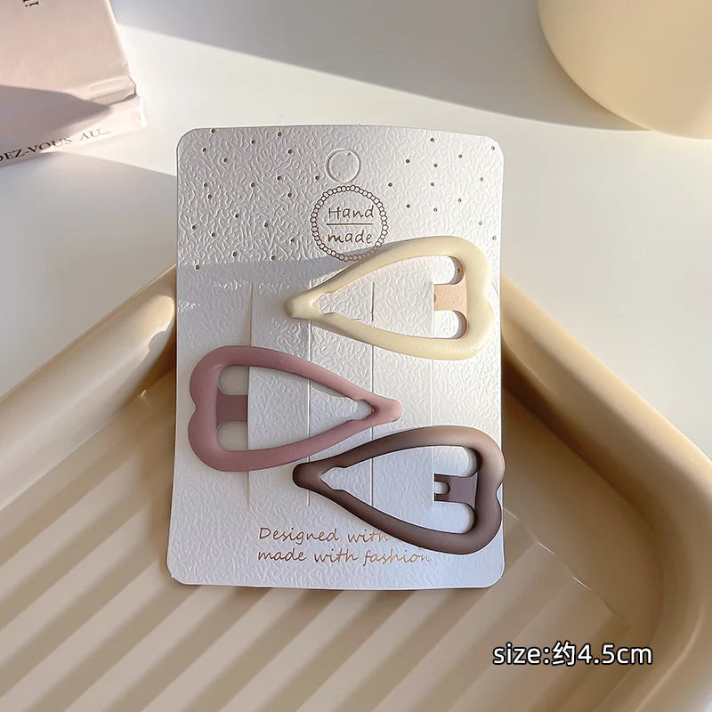 Matowe spinki dla dziewczynek - gwiazdki, serduszka, kwadraty