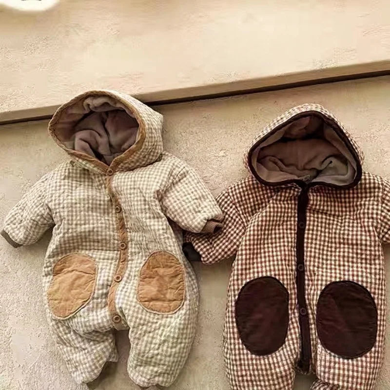 Ciepły kombinezon niemowlęcy – zimowy, pikowany, z kapturem