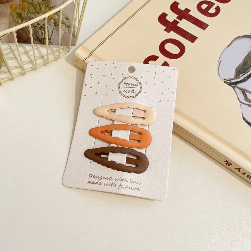 Matowe spinki dla dziewczynek - gwiazdki, serduszka, kwadraty