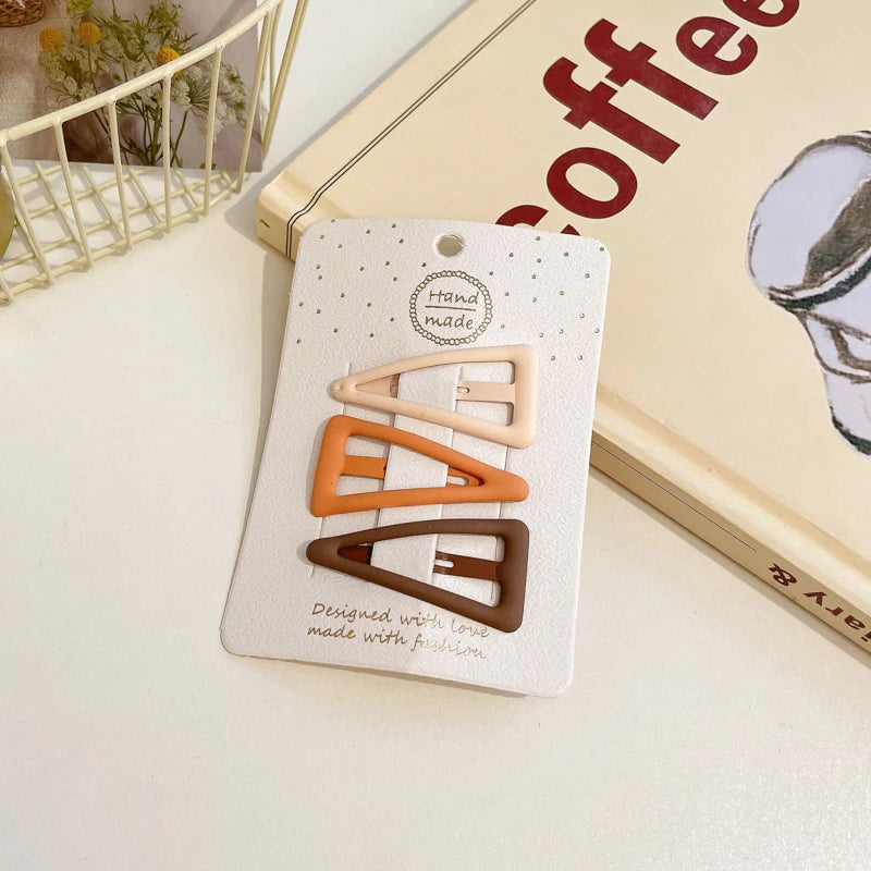 Matowe spinki dla dziewczynek - gwiazdki, serduszka, kwadraty