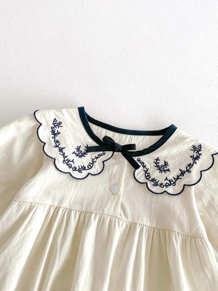 Vintage body niemowlęce z haftowanym kołnierzykiem