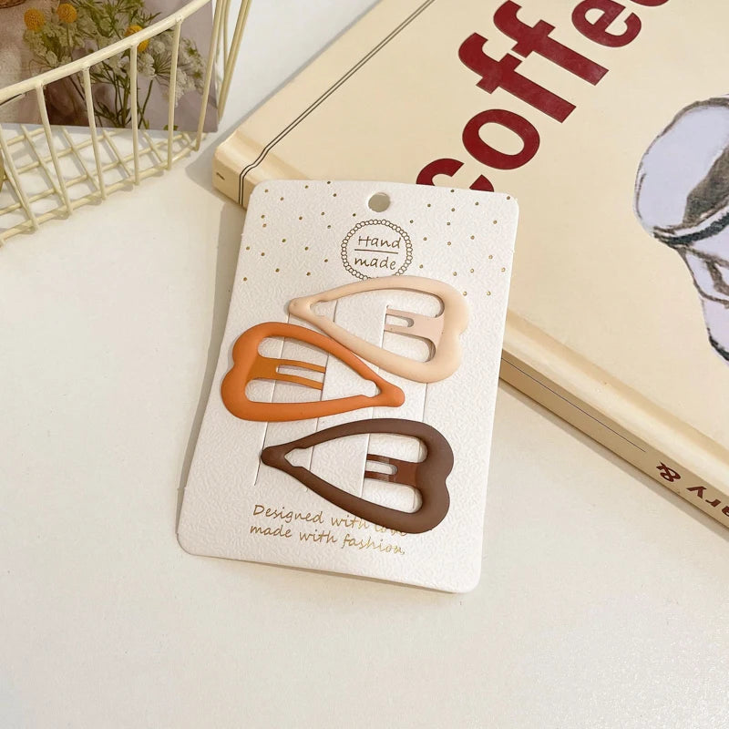 Matowe spinki dla dziewczynek - gwiazdki, serduszka, kwadraty