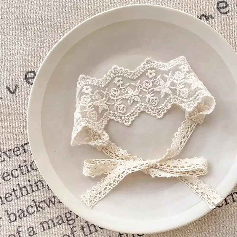 Koronkowe opaski wiązane dla niemowląt w stylu vintage