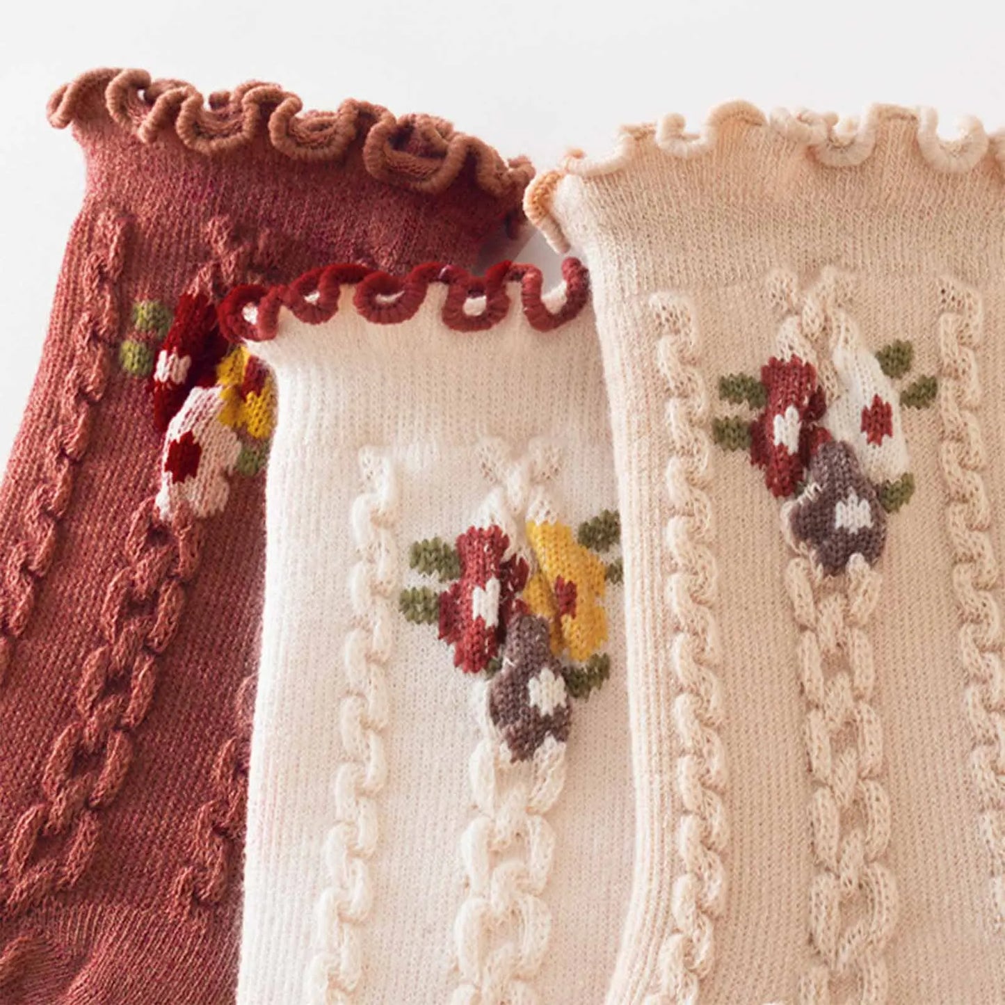 Skarpetki dziewczęce z kwiatowym haftem