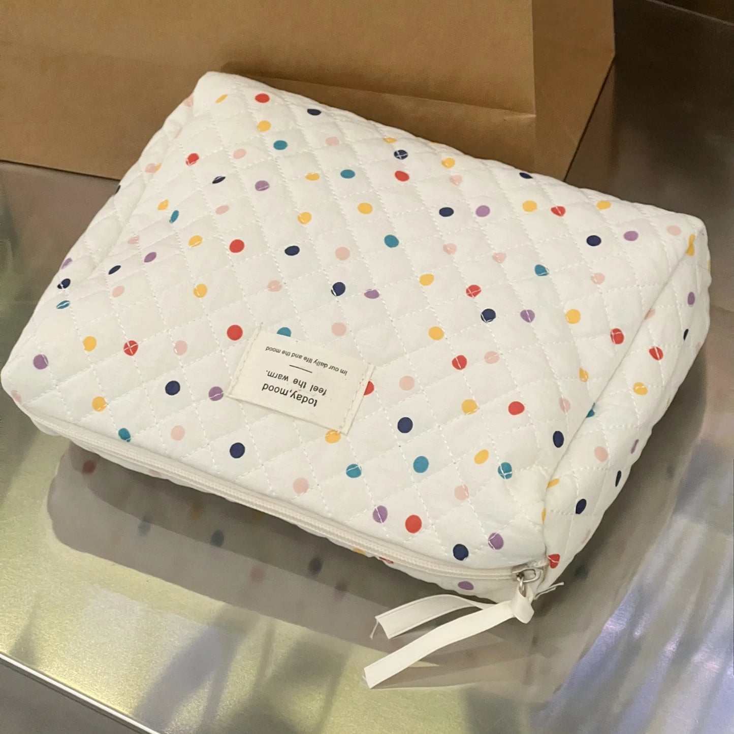 Kosmetyczka organizer pikowana w kolorowe kropki